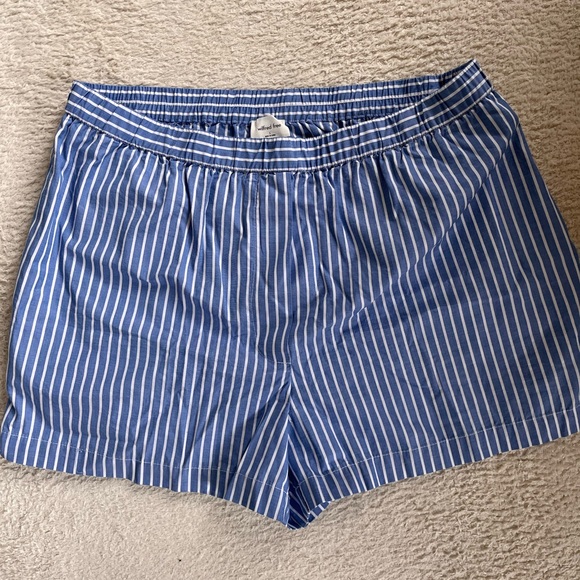 Aritzia Wilfred Breeze Short 3” - Picture 2 of 3